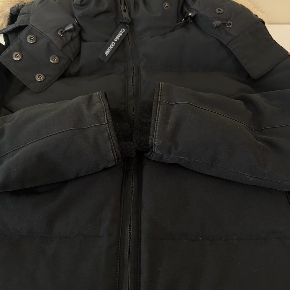 CANADA GOOSE Women’s Medium Black Chelsea Fur Lined Hooded Down Parka Gorpcore - Picture 16 of 16
